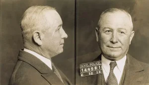 Verbrecherfoto des italienisch-amerikanischen Mafioso Johnny "Papa Johnny" Torrio, 1936